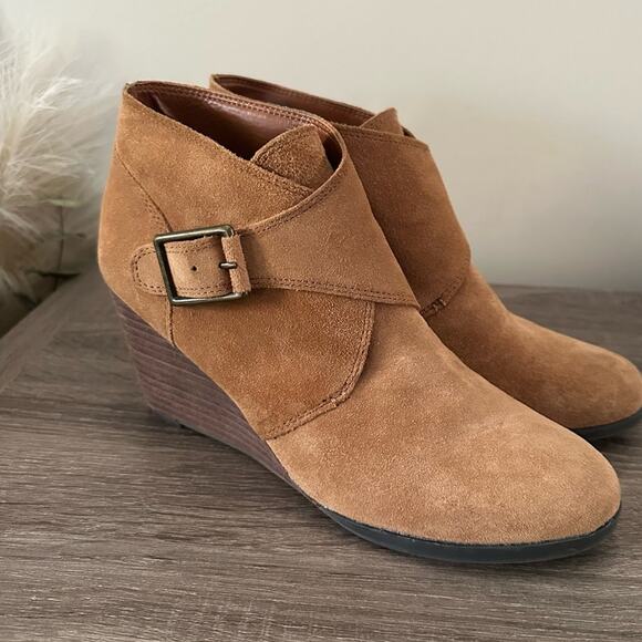 2/$25 Lucky Brand Sumarah Suede Wedge Booties Camel Tan Leather Size 8.5 Neutral - Picture 4 of 11